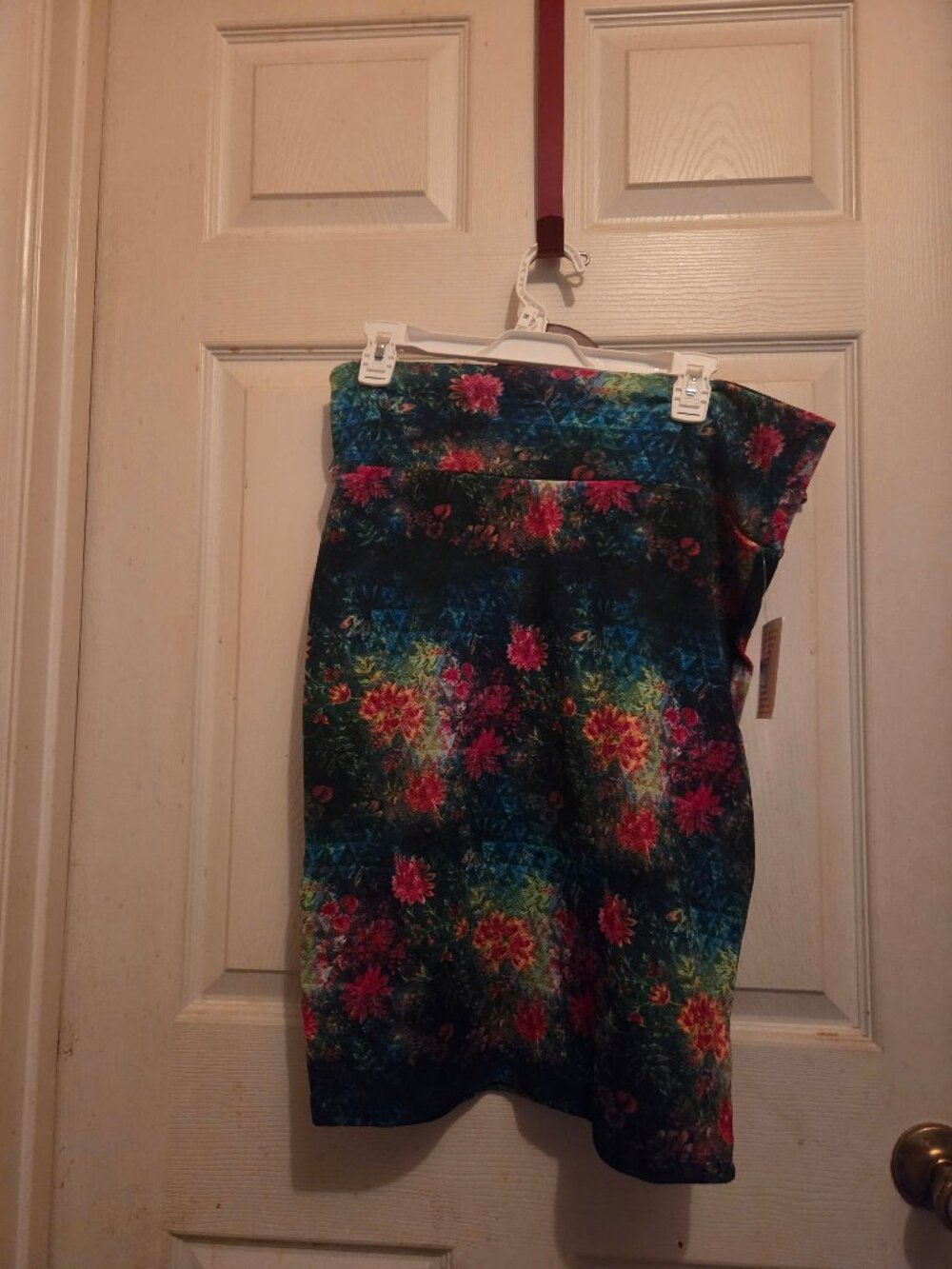 LULA ROE CASSIE SKIRT MULTICOLOR, VERY CUTE, SIZE LARGE